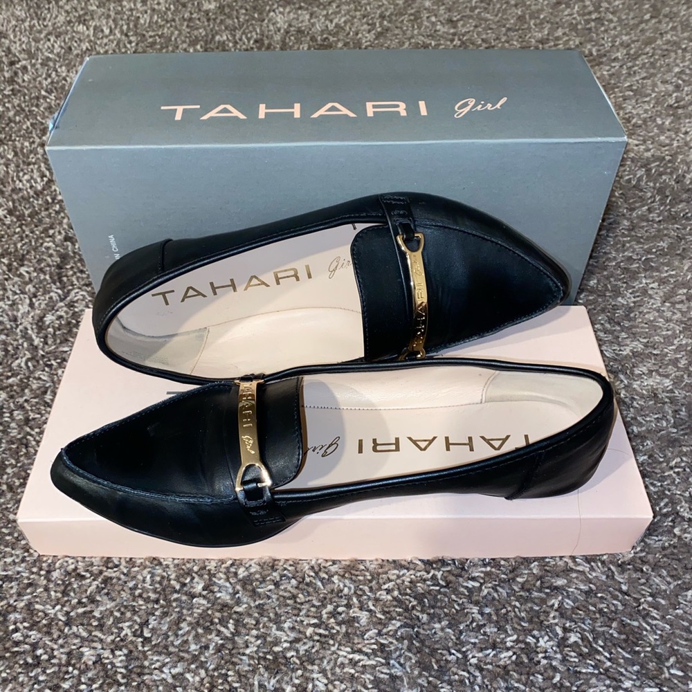 Tahari girl Flats